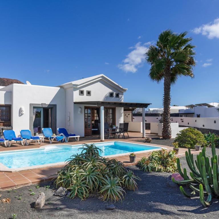 Villa Tania - Three-Bedroom House - 31