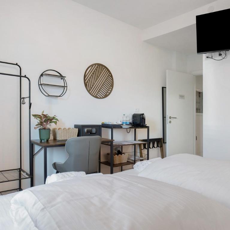 Rebaly Suites - Standard Queen Room - 8