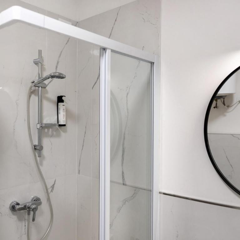 Rebaly Suites - Standard Queen Room - 16