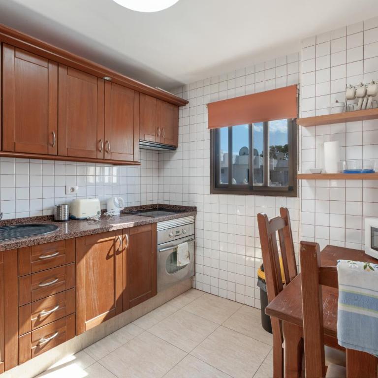 Big 2-bedroom in Tenerife South - Apartamento de 2 dormitorios con vistas a la montaña - 9