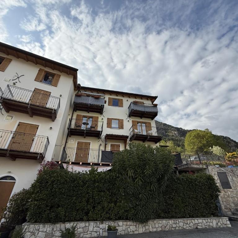 Voiandes balcony Apartment garden and pool - Appartamento con Vista Montagna - 29