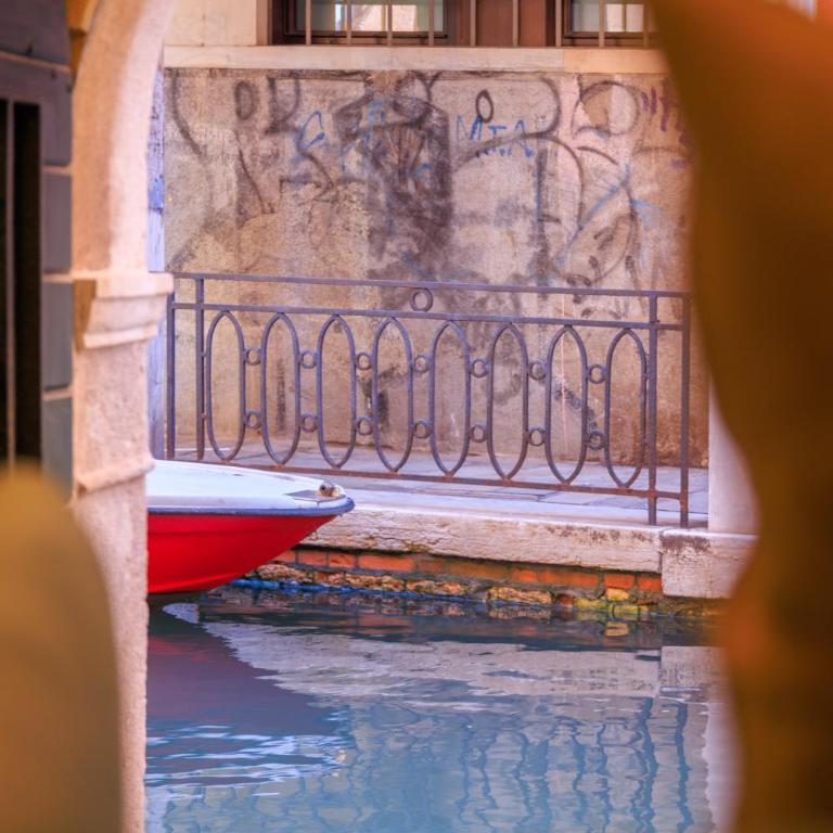 Golden Water Door 5min SanMarco 5min Rialto - One-Bedroom Apartment - 6