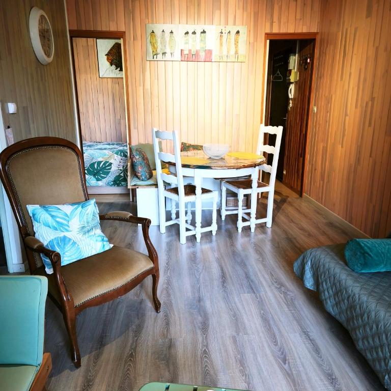 Appartement vert tendre face à la montagne - Appartement 1 Chambre - 3