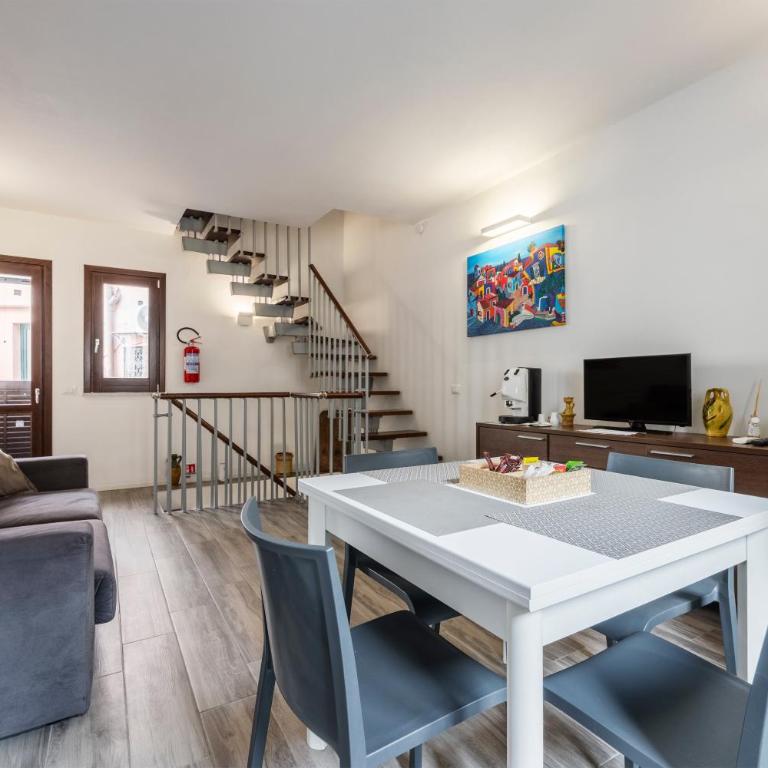 Casa Vicolo San Giovanni - Appartamento Deluxe con 2 Camere da Letto e Balcone - 8