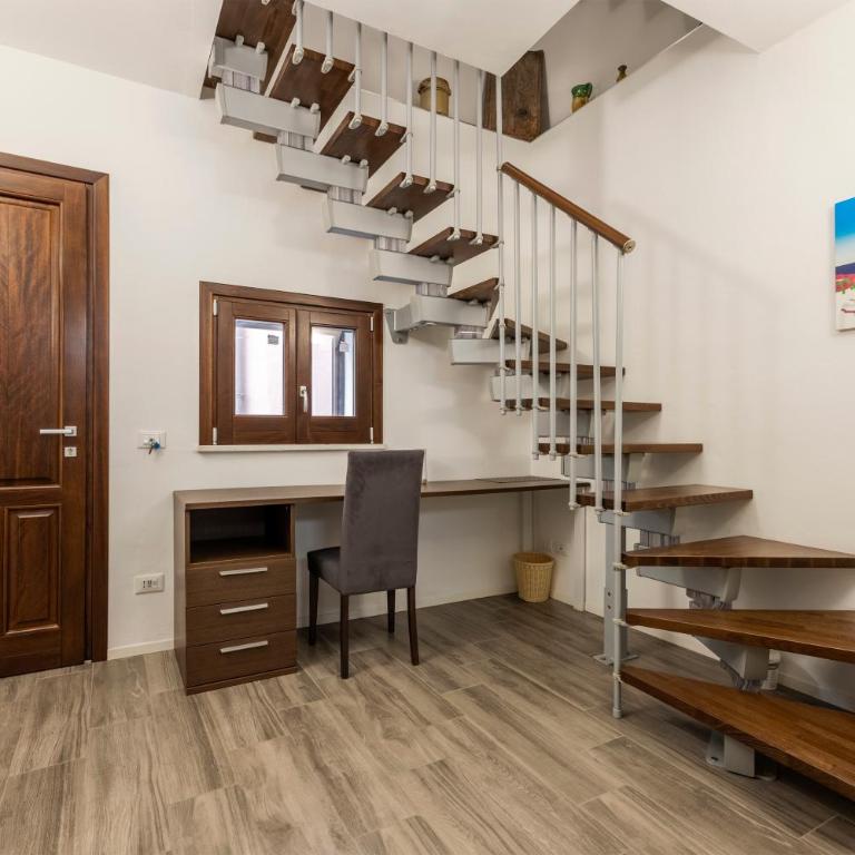 Casa Vicolo San Giovanni - Appartamento Deluxe con 2 Camere da Letto e Balcone - 4
