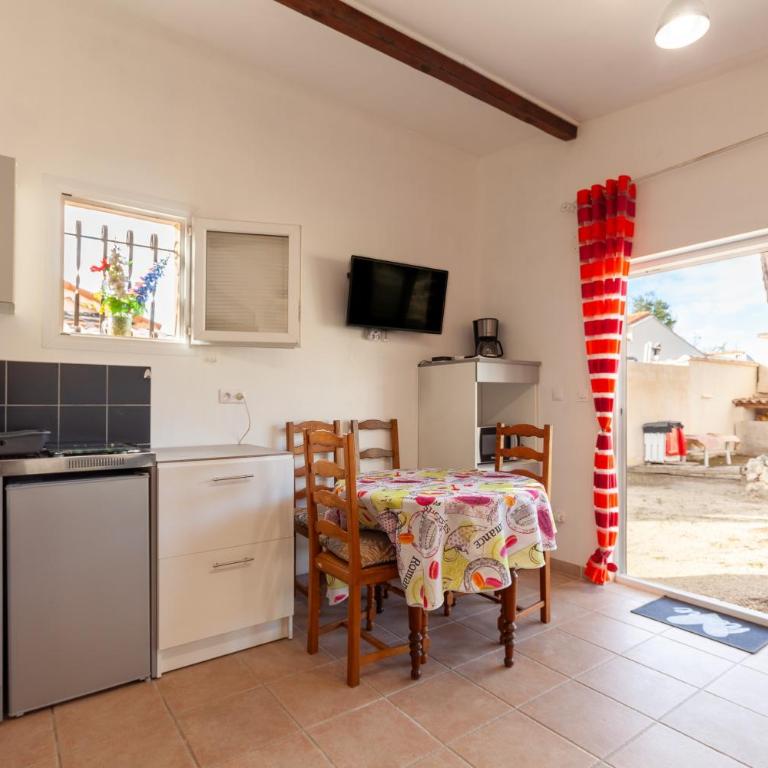 Appart Côte bleue avec jardin - One-Bedroom Apartment with Garden View - 5