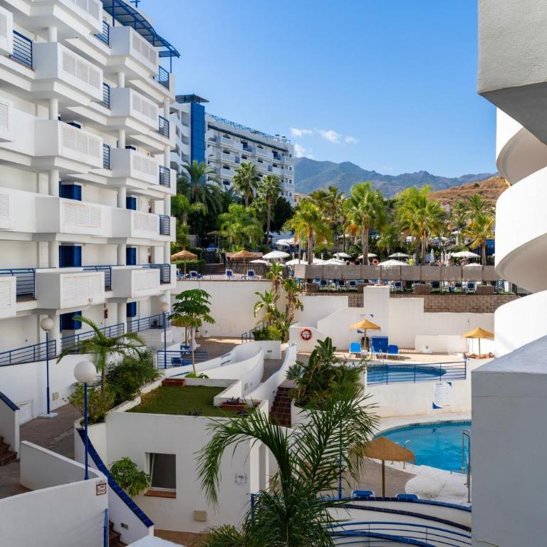Beach Escape with Pool and Parking - Superior One-Bedroom Apartment with Balcony - 18