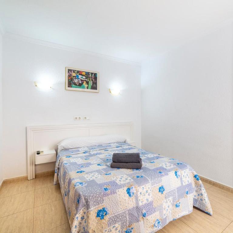 Hostal Moya - Deluxe Double Room with Shower - 1