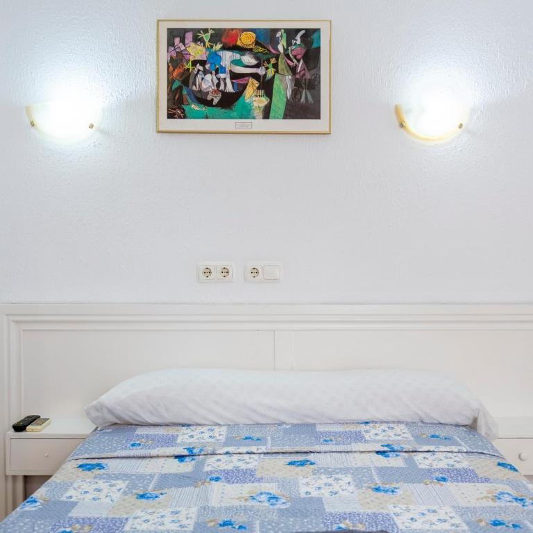 Hostal Moya - Deluxe Double Room with Shower - 4