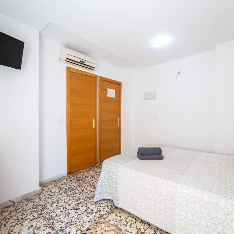 Hostal Moya - Deluxe Double Room with Shower - 10