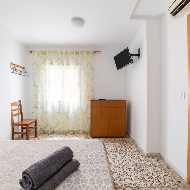 Hostal Moya - Deluxe Double Room with Shower - 8
