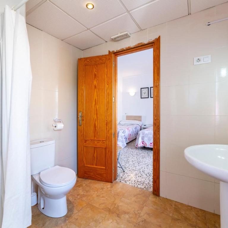 Hostal Moya - Deluxe Double Room with Shower - 7