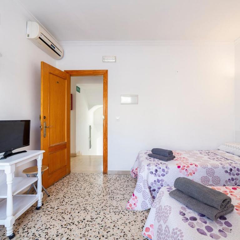 Hostal Moya - Deluxe Double Room with Shower - 10