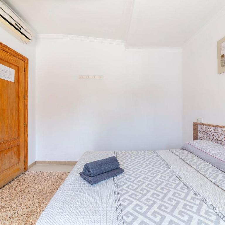 Hostal Moya - Deluxe Double Room with Shower - 10