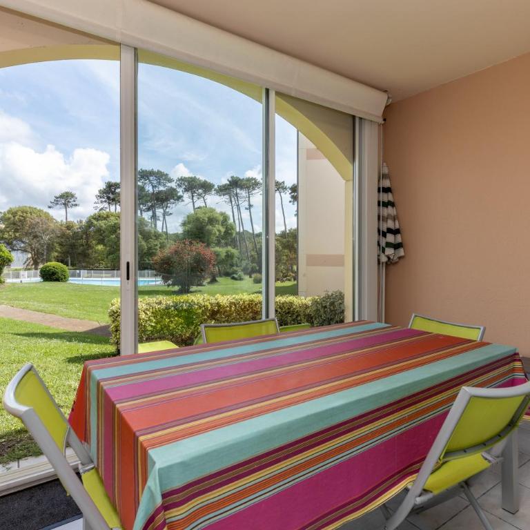 T3, piscine, jardin, proche golf - Appartement 1 Chambre - Vue sur Jardin - 2