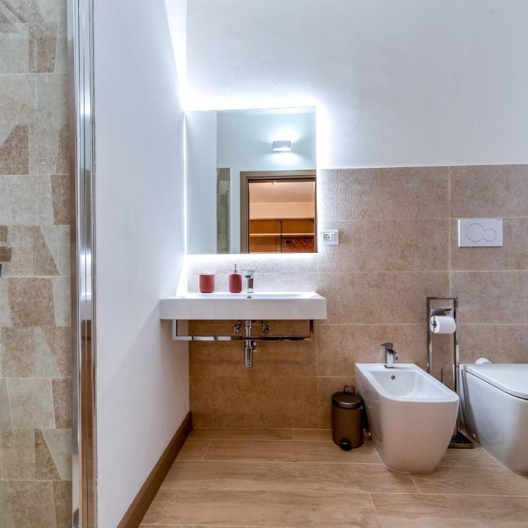 Victoria's Home Lecce - Appartamento Premium con 3 Camere da Letto e Balcone - 21