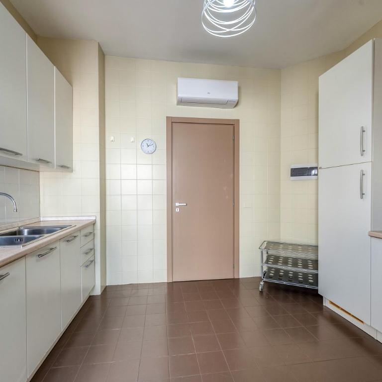 Victoria's Home Lecce - Appartamento Premium con 3 Camere da Letto e Balcone - 11
