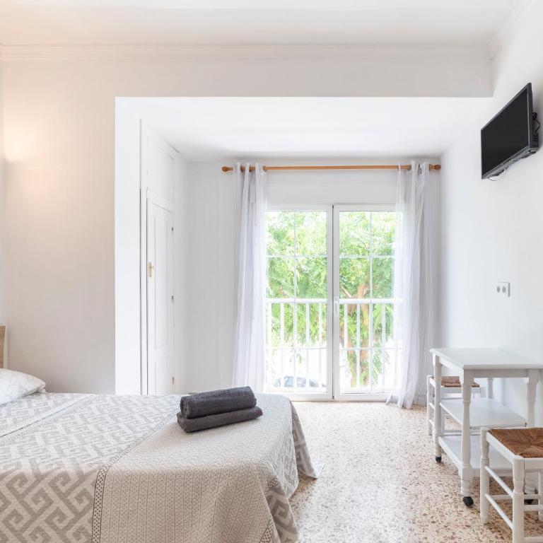 Hostal Moya - Deluxe Double Room with Shower - 11