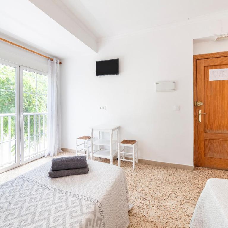Hostal Moya - Deluxe Double Room with Shower - 6