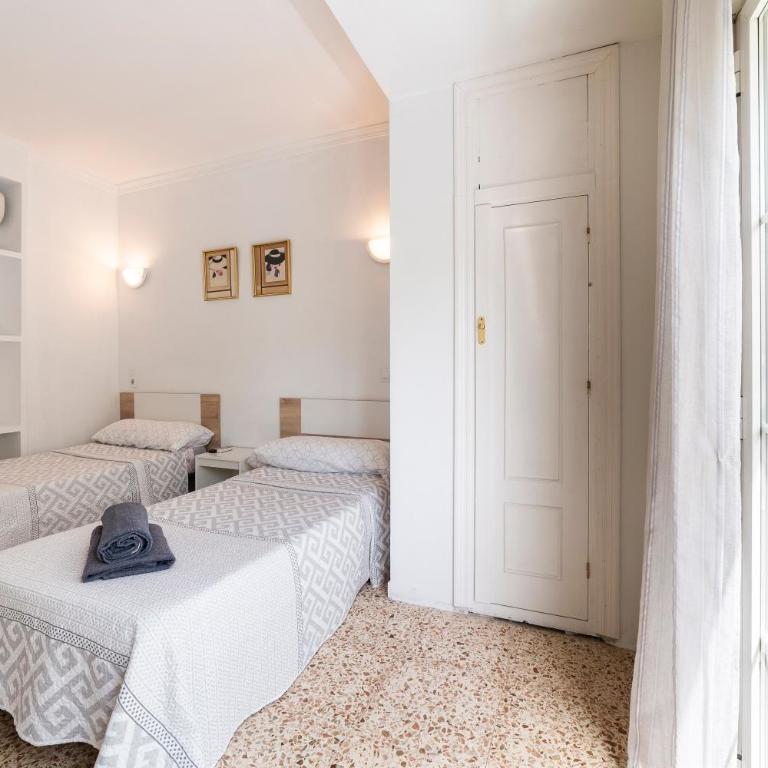 Hostal Moya - Deluxe Double Room with Shower - 3