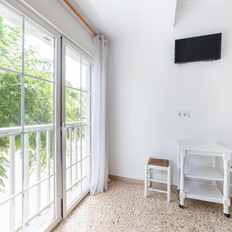 Hostal Moya - Deluxe Double Room with Shower - 7