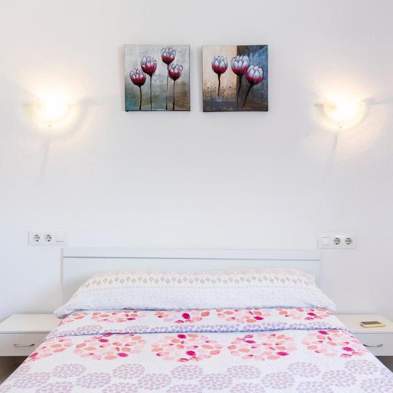 Hostal Moya - Deluxe Double Room with Shower - 2