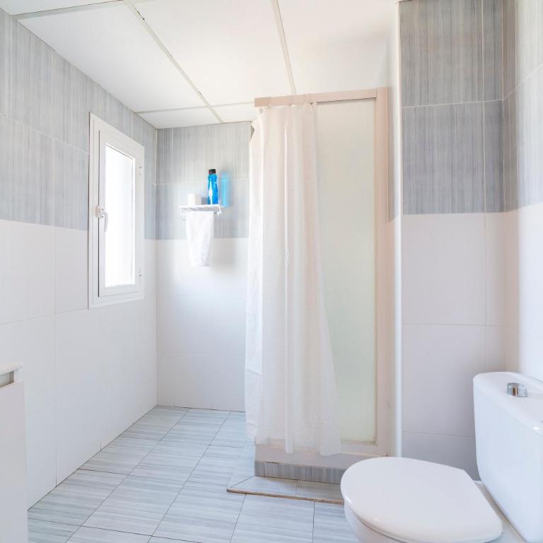 Hostal Moya - Deluxe Double Room with Shower - 4