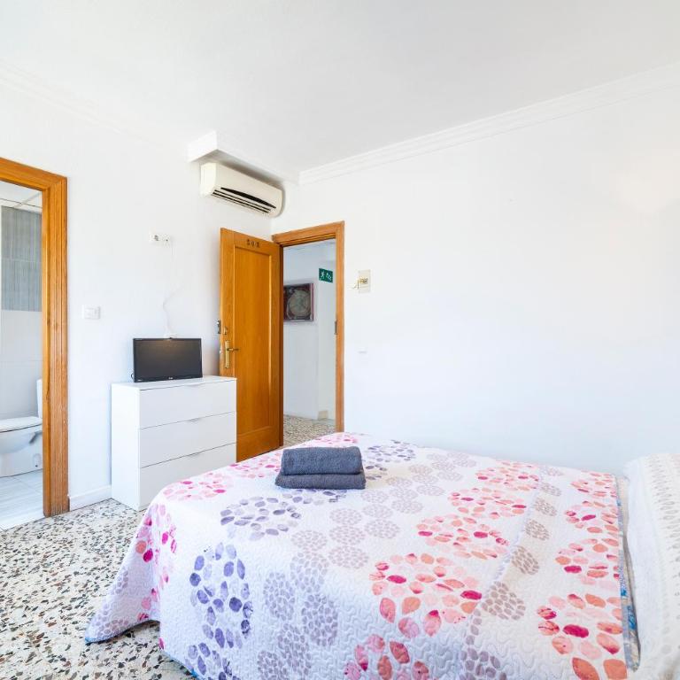 Hostal Moya - Deluxe Double Room with Shower - 3