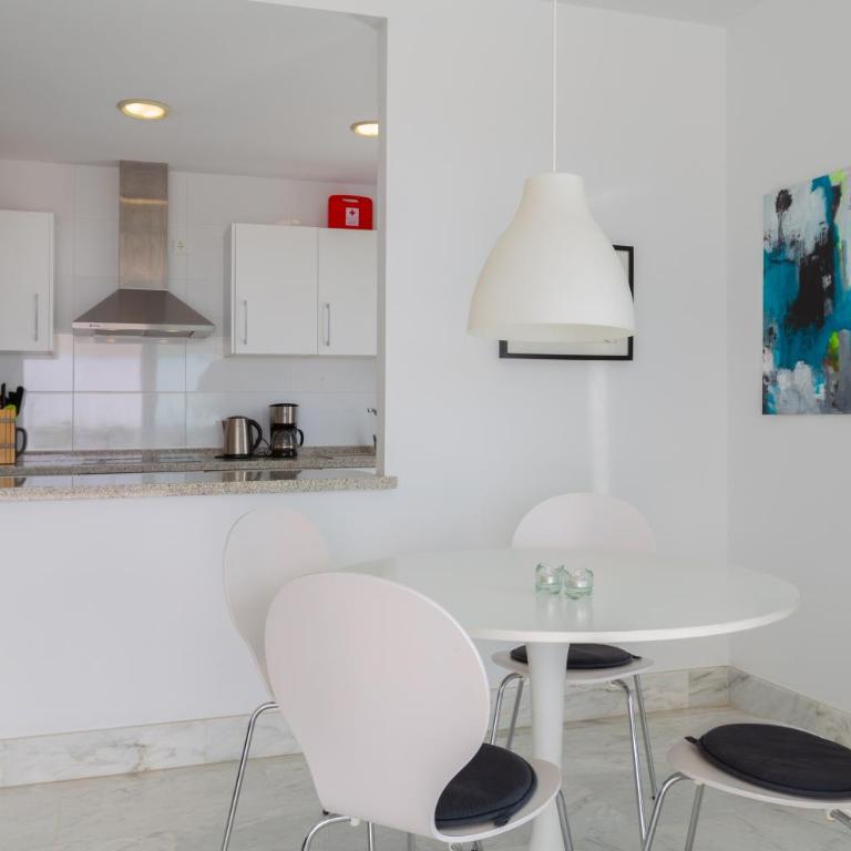 Nice apartment with a sunny terrace - Two-Bedroom Deluxe Apartment with Ocean View - 7