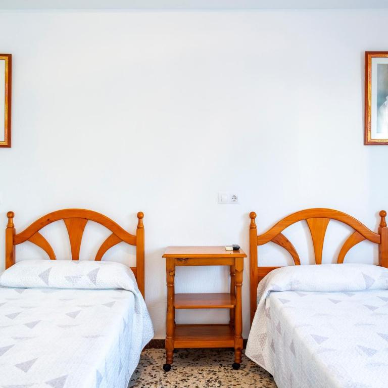 Hostal Moya - Triple Room with Shower - 15