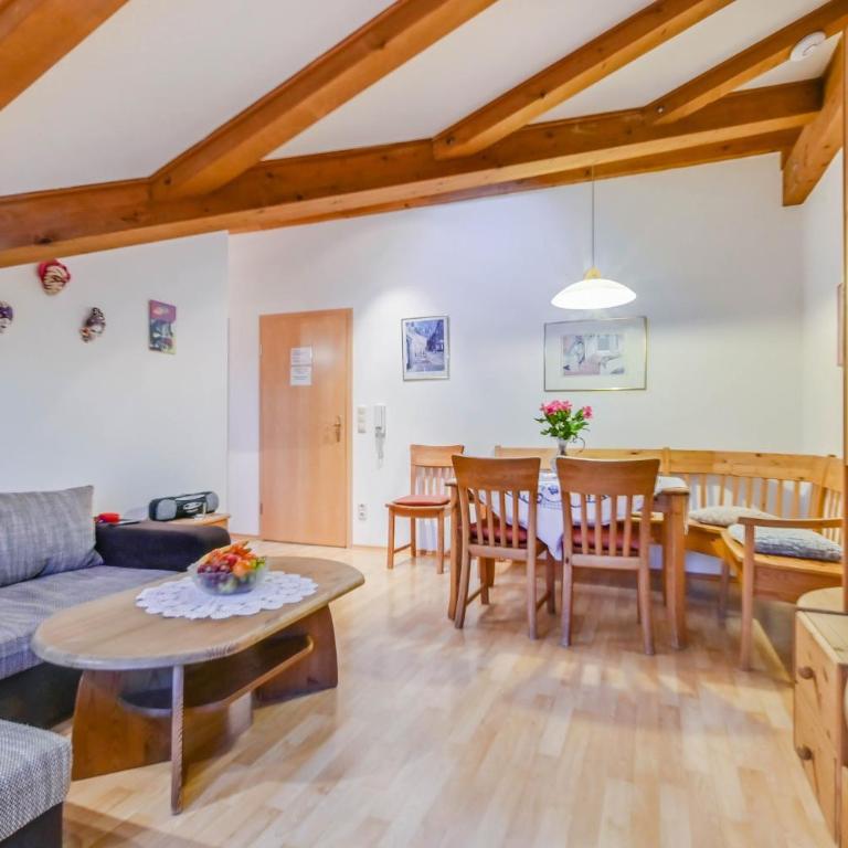 Katharinenhof Ferienwohnung Hausberg (6) - Deluxe Apartment mit Balkon und 2 Schlafzimmern - 1