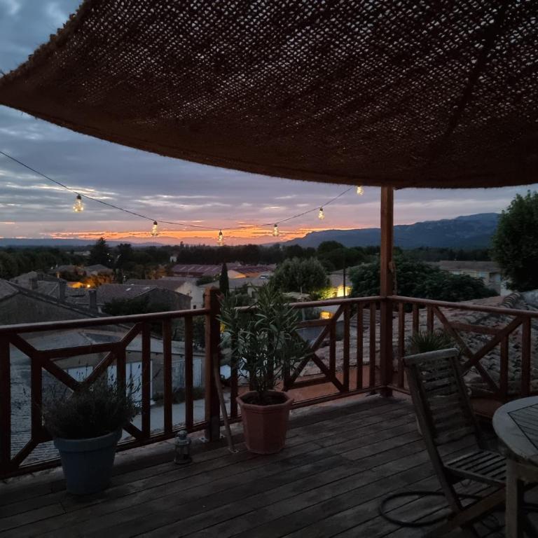 Gîte Durance Mallemort - Appartement Supérieur - Vue sur Ville - 23