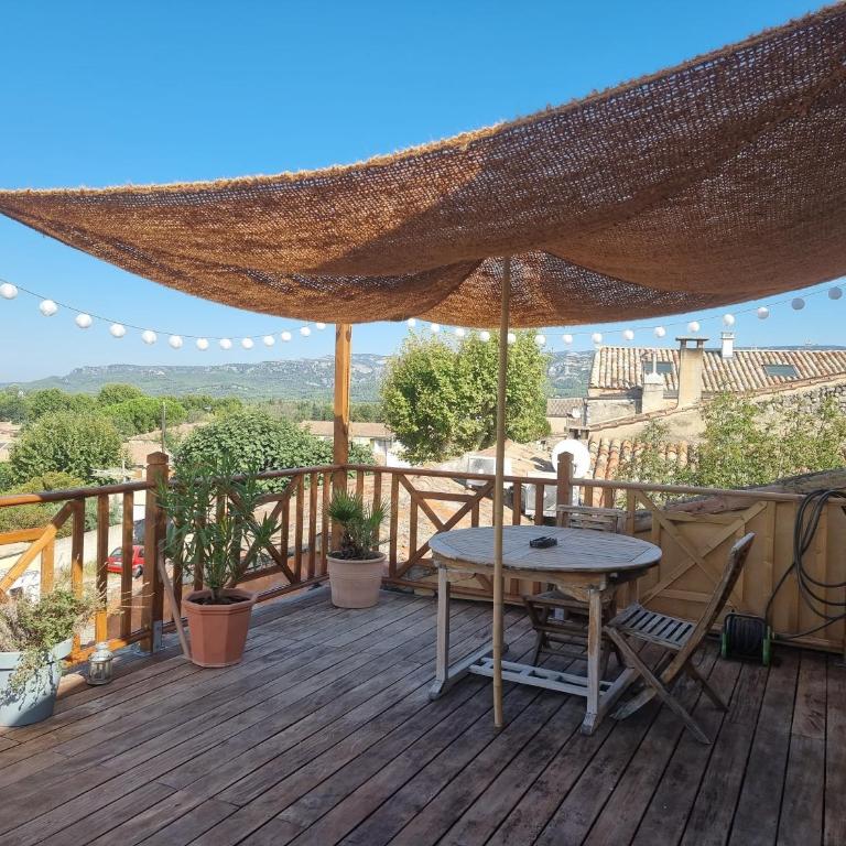 Gîte Durance Mallemort - Appartement Supérieur - Vue sur Ville - 1
