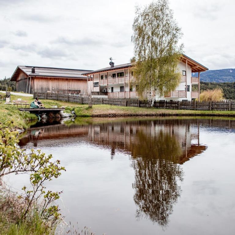 Kieserhof Apartment Alm - Two-Bedroom Deluxe Apartment with Garden View - 4