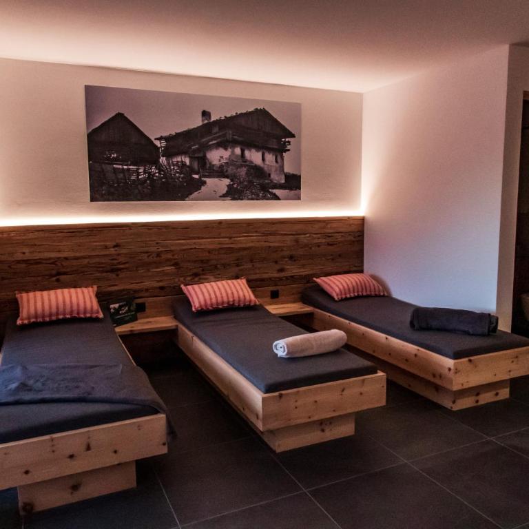 Kieserhof Apartment Alm - Two-Bedroom Deluxe Apartment with Garden View - 24