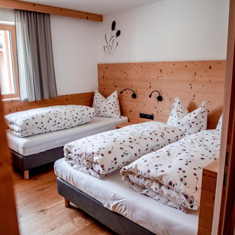 Kieserhof Apartment Alm - Two-Bedroom Deluxe Apartment with Garden View - 7