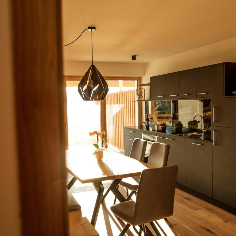 Kieserhof Apartment Alm - Two-Bedroom Deluxe Apartment with Garden View - 11