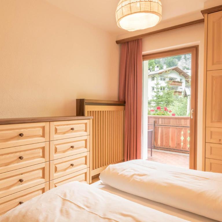 Apt Emil - Haus Kostner - Deluxe Apartment mit Balkon und 2 Schlafzimmern - 10