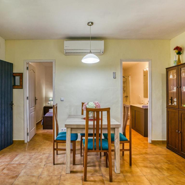 Can Gori - Two-Bedroom Deluxe Apartment with Garden View - 13