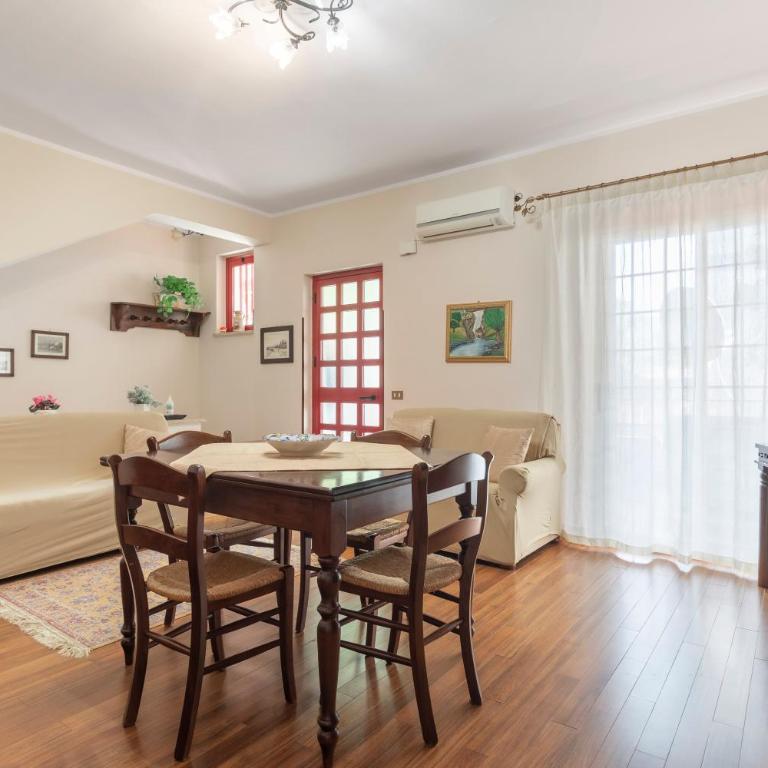 Gmg - Mondello House - Two-Bedroom House - 2