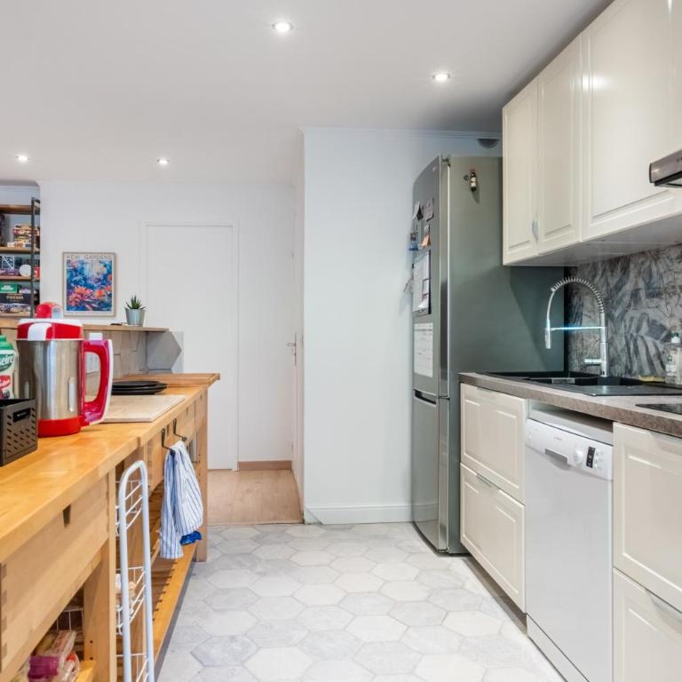 Spacieux Appart en rez de jardin - Appartement 3 Chambres Premium avec Balcon - 10
