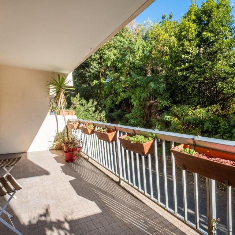 Spacieux Appart en rez de jardin - Appartement 3 Chambres Premium avec Balcon - 14
