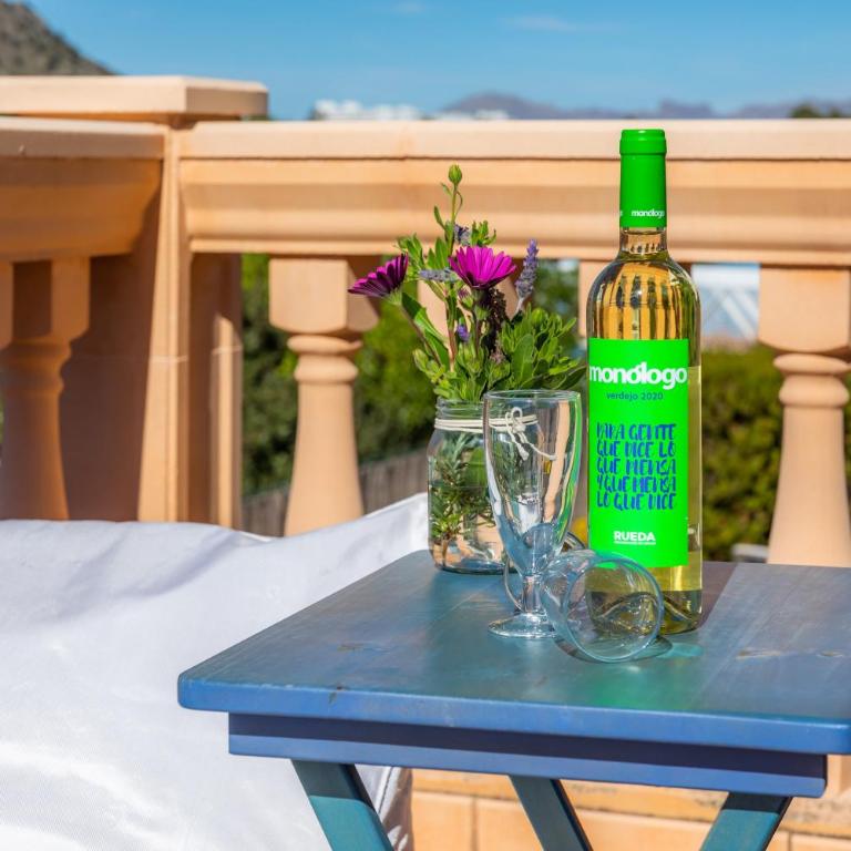 Alcudia House - Three-Bedroom Premium Apartment with Balcony - 11