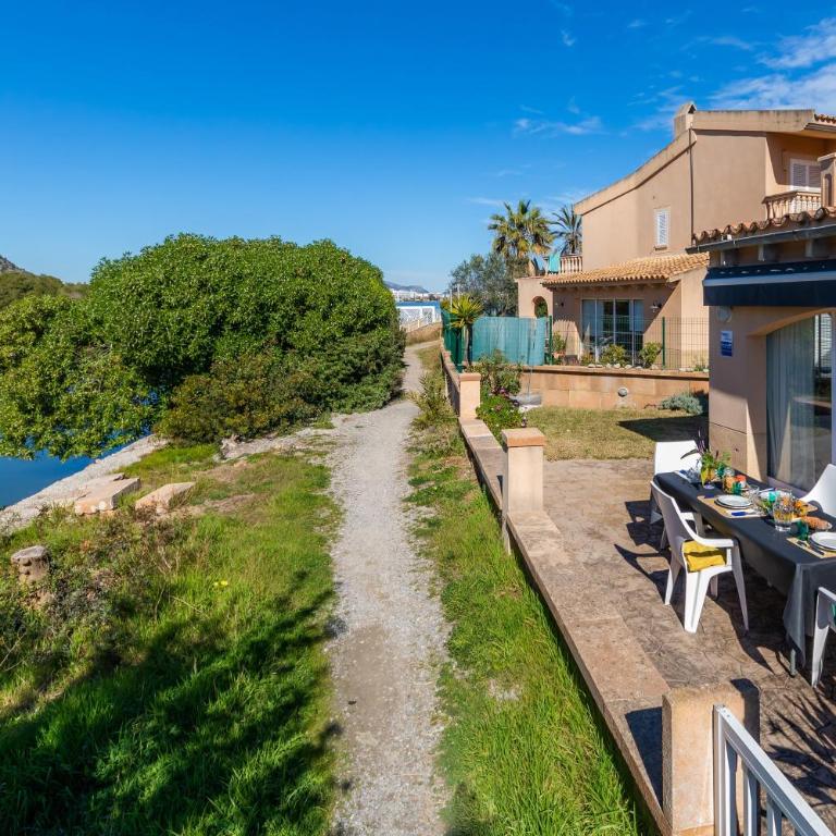 Alcudia House - Three-Bedroom Premium Apartment with Balcony - 20