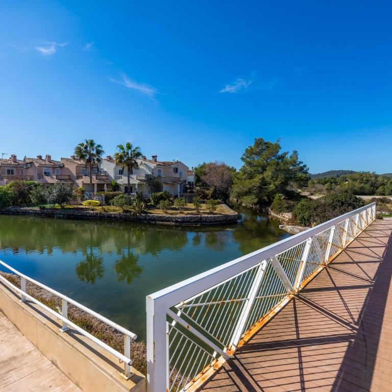 Alcudia House - Three-Bedroom Premium Apartment with Balcony - 22