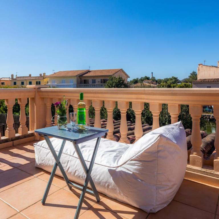 Alcudia House - Three-Bedroom Premium Apartment with Balcony - 12