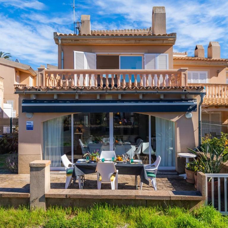 Alcudia House - Three-Bedroom Premium Apartment with Balcony - 6