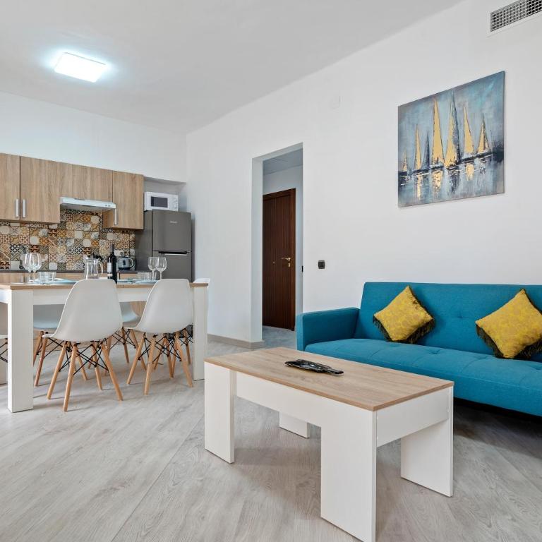 Cambrils Turistic 3a - Three-Bedroom Premium Apartment with Balcony - 1