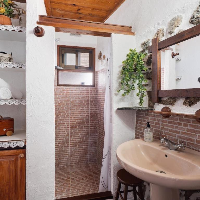Casa Rosalía - Habitación Cuádruple con ducha - 9