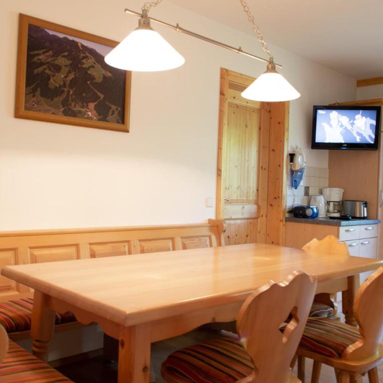 Ferienwohnungen Krapfenalm - Deluxe Apartment mit Balkon und 2 Schlafzimmern - 4
